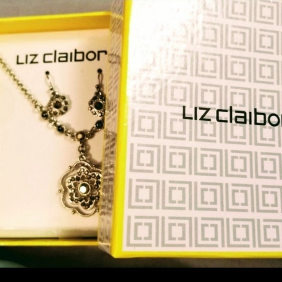 Liz Claiborne Jewelry - Liz Claiborne gift set